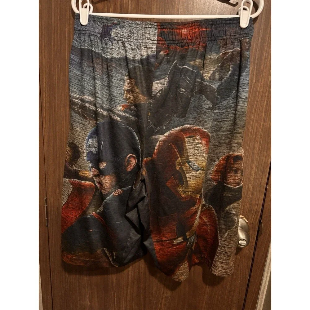 Marvel Civil War Captain America Iron Man Shorts Size L
